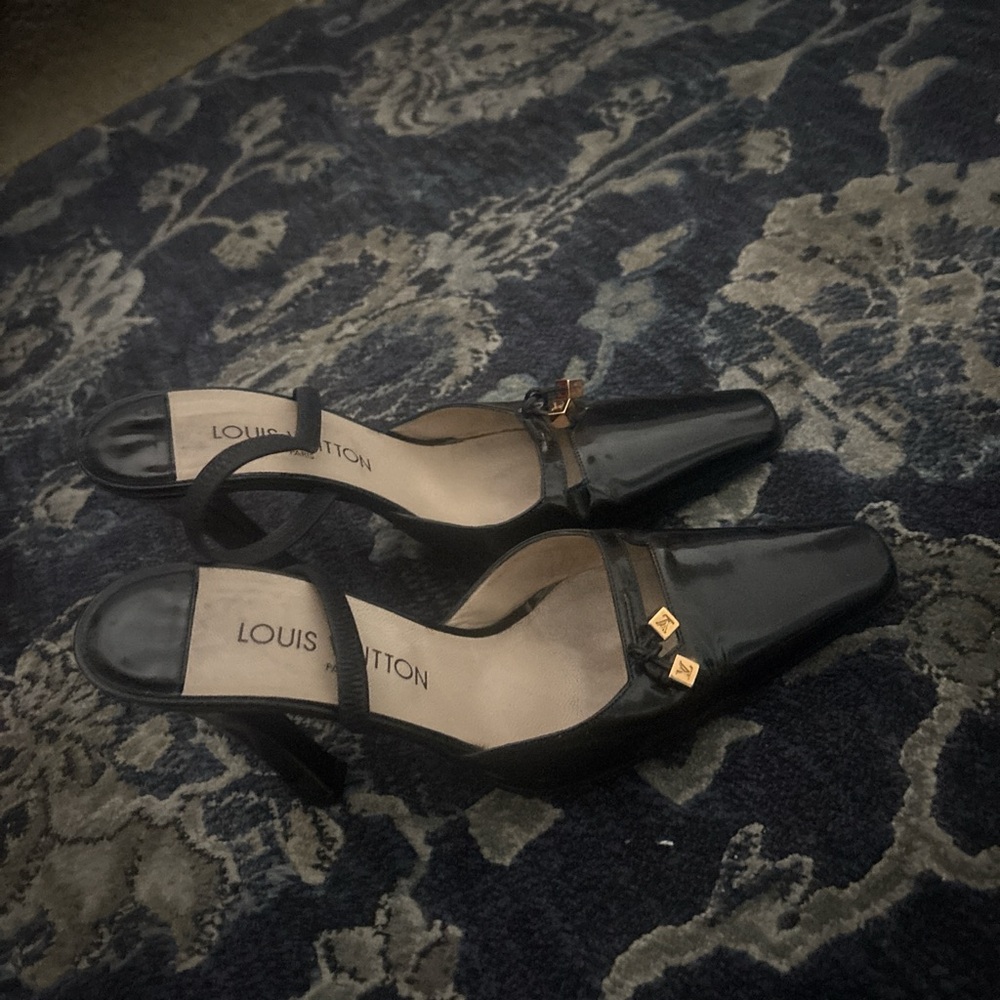 Louis Vuitton Black Heels Sophisticated Design